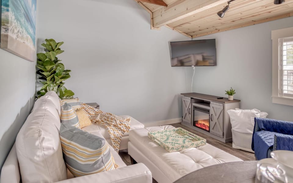 Driftwood House in Rockaway Beach