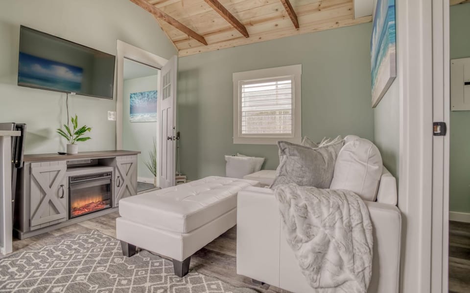 Beach Bliss - Meredith Lodging House in Rockaway Beach