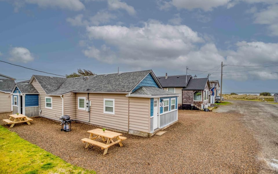 Beach Bliss - Meredith Lodging House in Rockaway Beach
