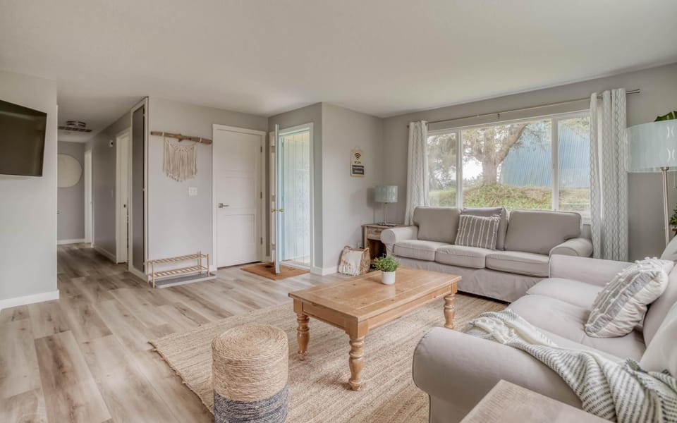 Camp Street Cottage - Meredith Lodging House in Pacific City