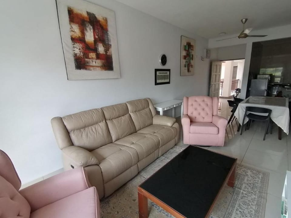 House of Arts Condostay @ Saujana Aster Apartment in Putrajaya