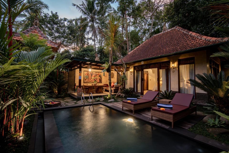 Property building, Patio, Spring, Day, Natural landscape, Garden, Balcony/Terrace, Living room, Seating area, Garden view, Pool view, Swimming pool, sunbed