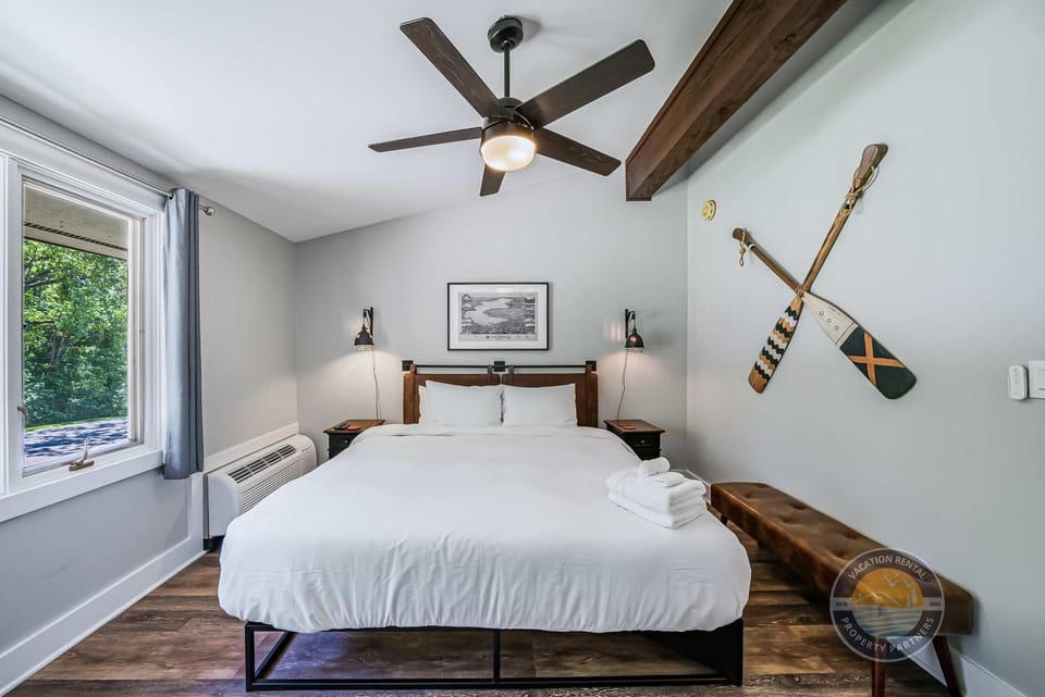YOUR New Luxury Lakeview Condo w Pool Access House in Wisconsin