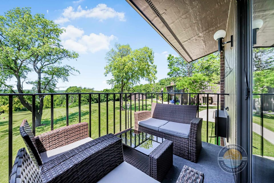 YOUR New Luxury Lakeview Condo w Pool Access House in Wisconsin