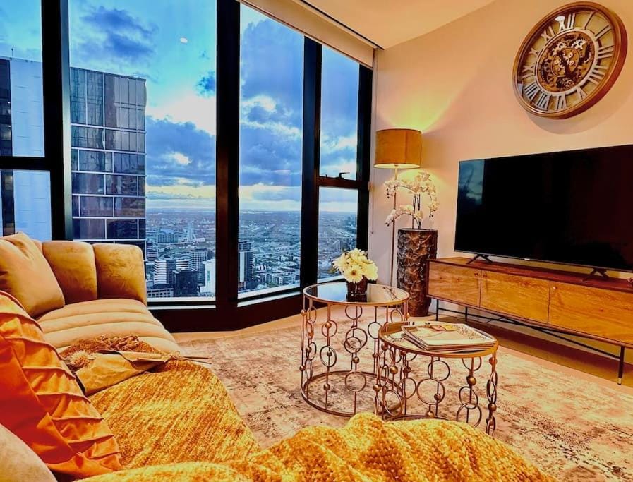 Highrise view 1king1Queen 2baths Apartment in Melbourne
