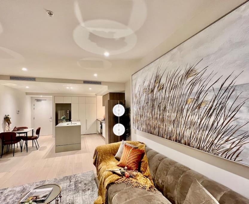 Highrise view 1king1Queen 2baths Apartment in Melbourne