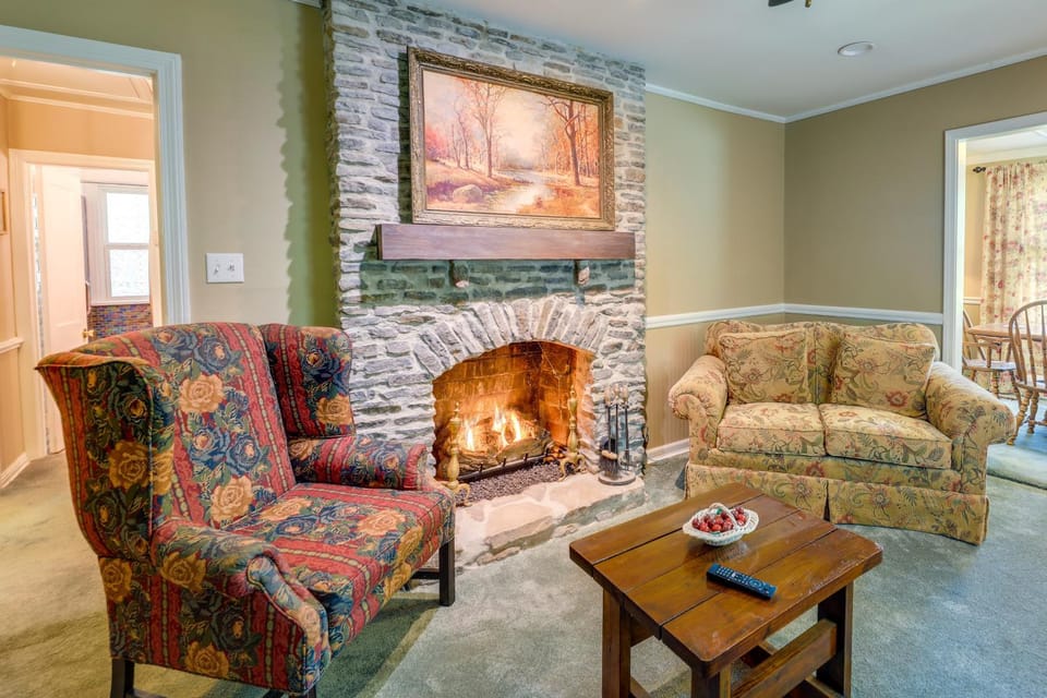 Charming New Bern Cottage w/ Grill & Fire Pit! House in New Bern