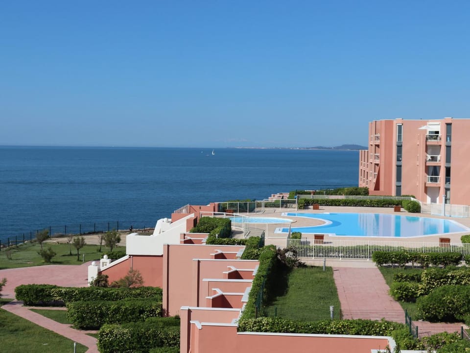Studio 4 pers avec terrasse et parking privé, accès plage - FR-1-472A-282 Apartment in Occitanie