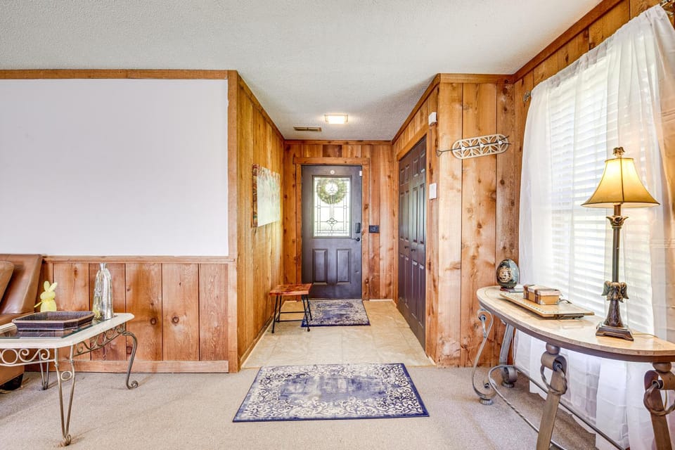 6 Mi to Scottsboro: Pet-Friendly Cabin Apt Cabin in Alabama