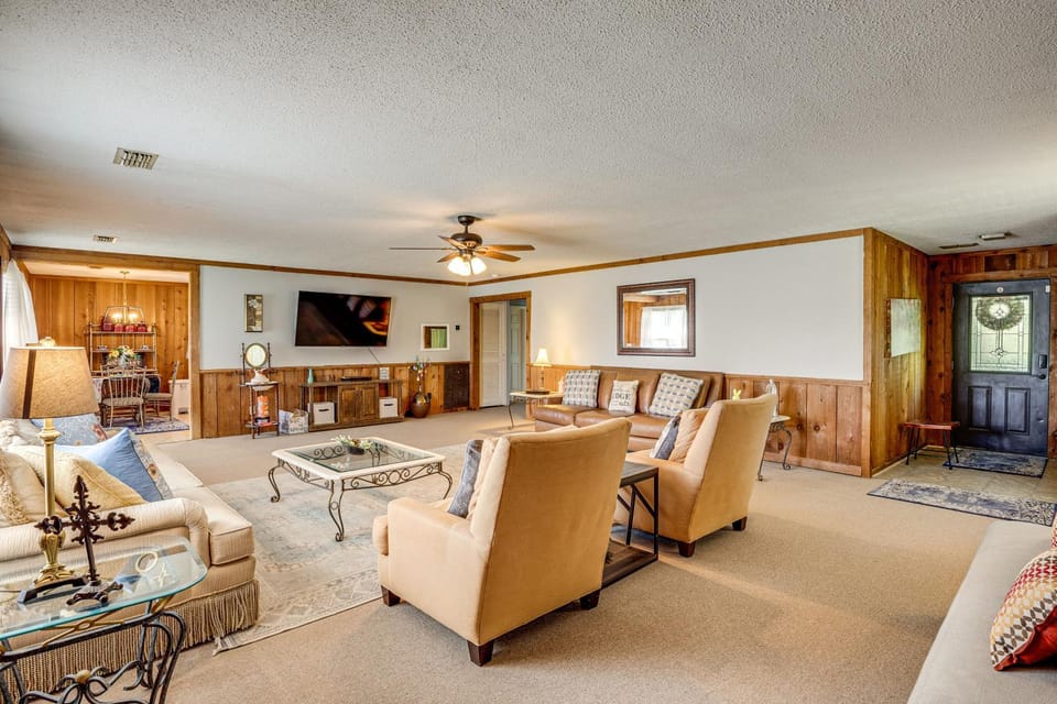 6 Mi to Scottsboro: Pet-Friendly Cabin Apt Cabin in Alabama
