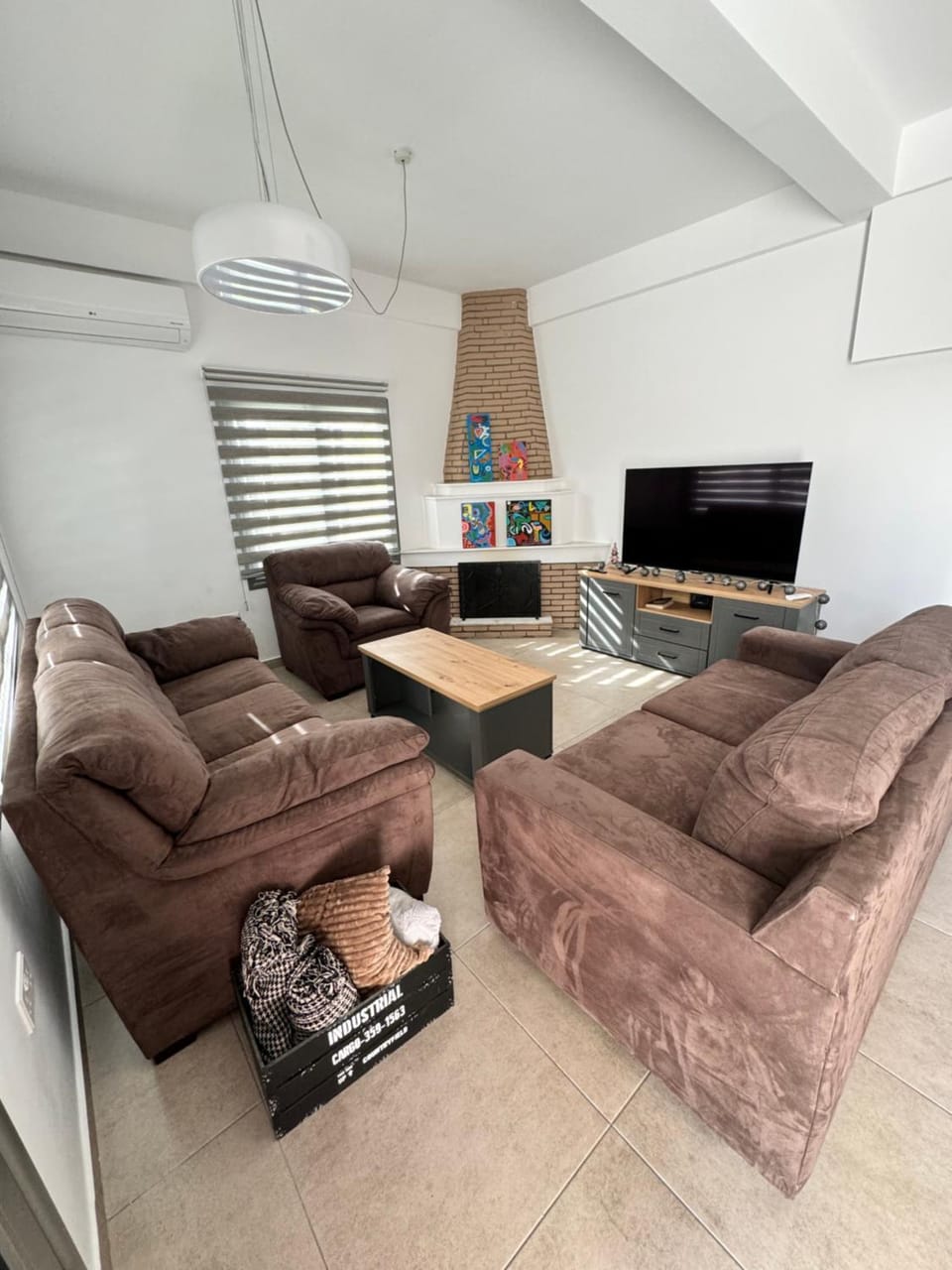 Communal lounge/ TV room, TV and multimedia, Living room, Seating area, Evening entertainment