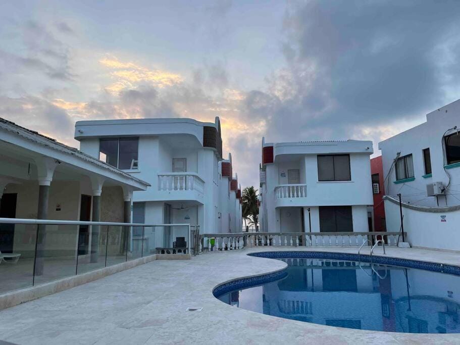 Cabaña #11 frente al mar en Coveñas - Tercera Encenada - Conjunto con piscina House in Sucre, Colombia