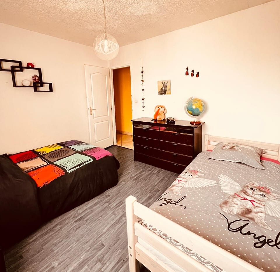 Bed, Photo of the whole room, Bedroom