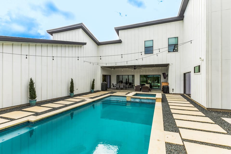 Serene Austin Stunner House in Hudson Bend