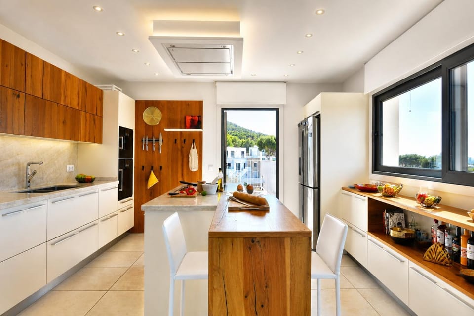 Kitchen or kitchenette, oven, stove