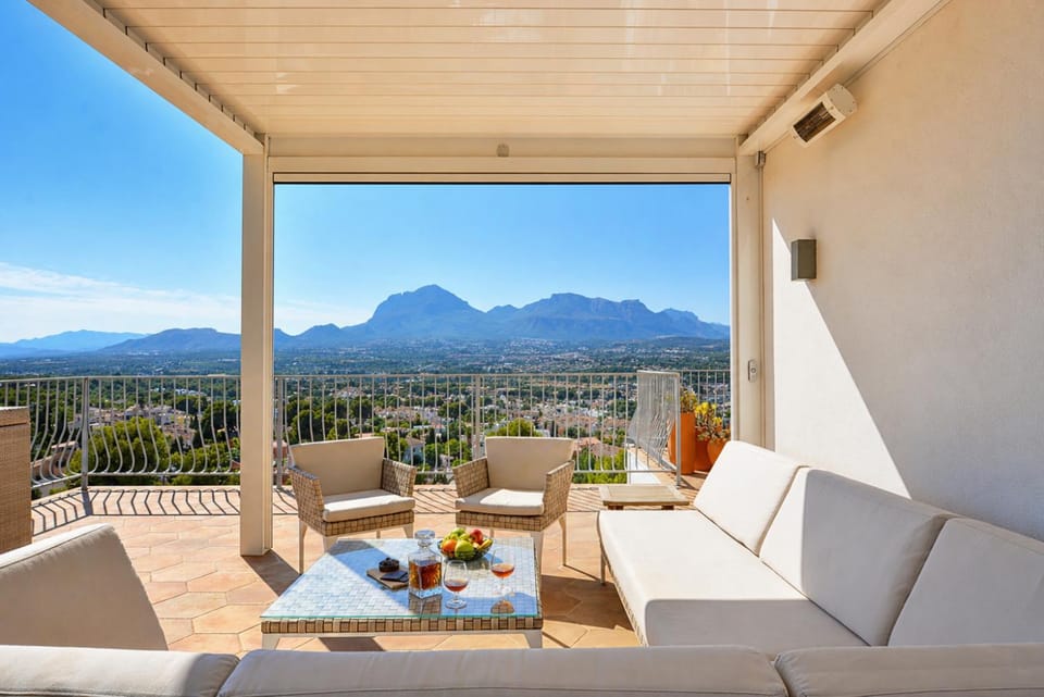 View (from property/room), Balcony/Terrace, Seating area, Mountain view
