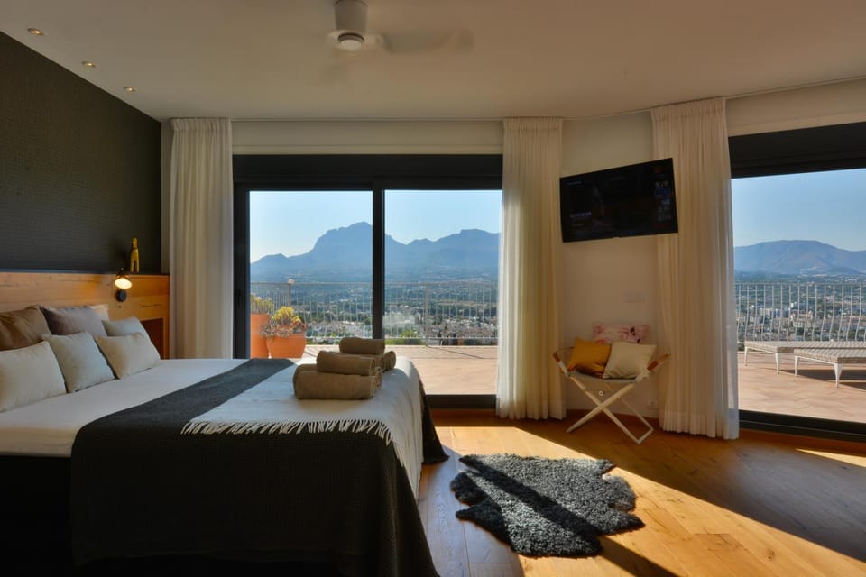 Bed, Natural landscape, TV and multimedia, Bedroom, Mountain view