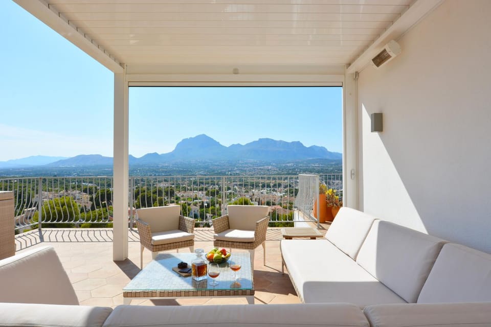 View (from property/room), Balcony/Terrace, Balcony/Terrace, Seating area, Dining area, Mountain view