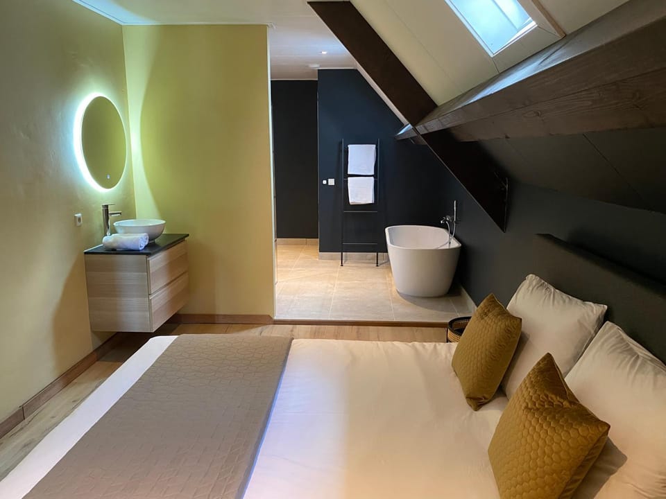 Bed, Bedroom