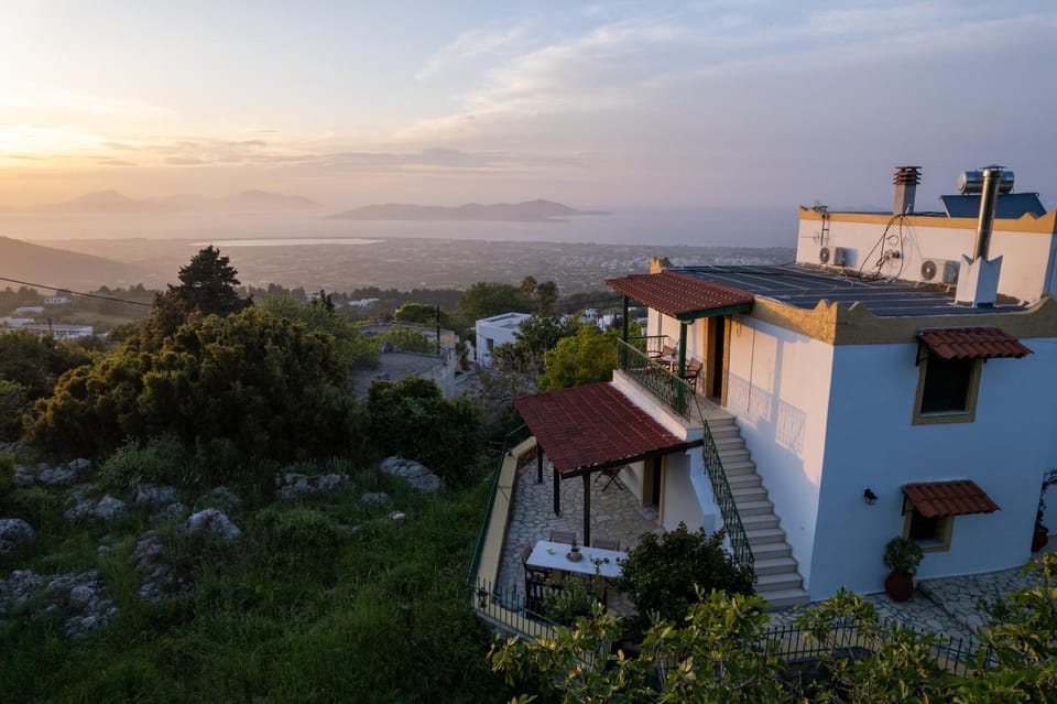 Property building, Day, Natural landscape, Mountain view, Sea view, Sunrise, Sunset