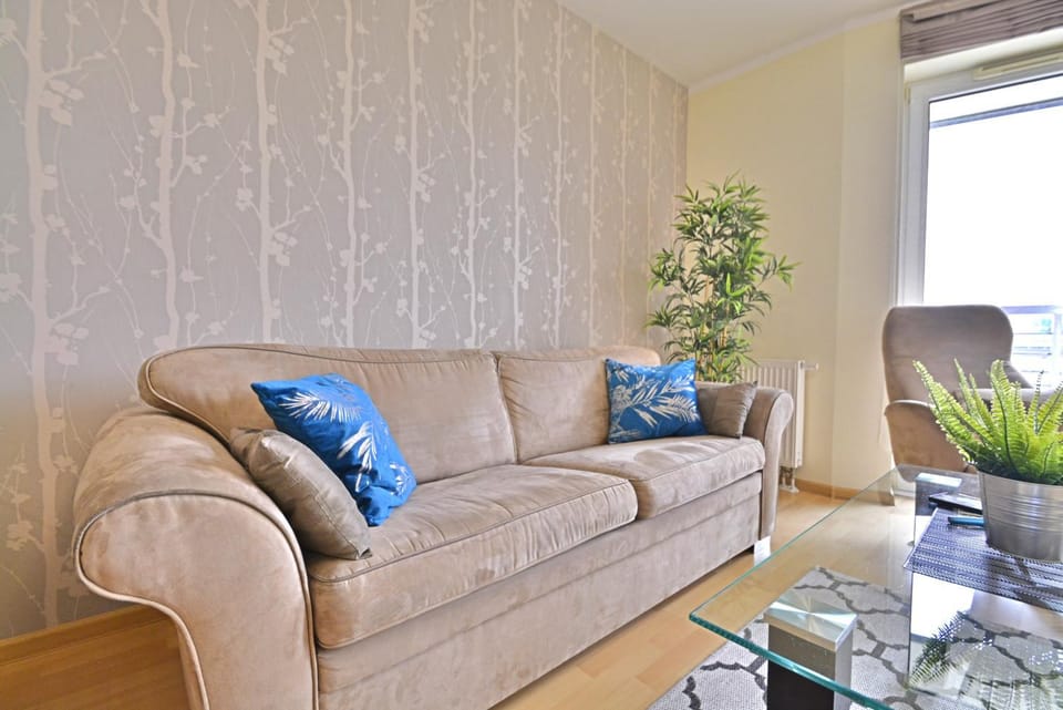 Living room, Seating area, Dining area, Evening entertainment