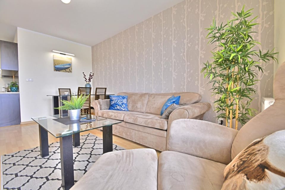 Living room, Seating area, Dining area, Evening entertainment