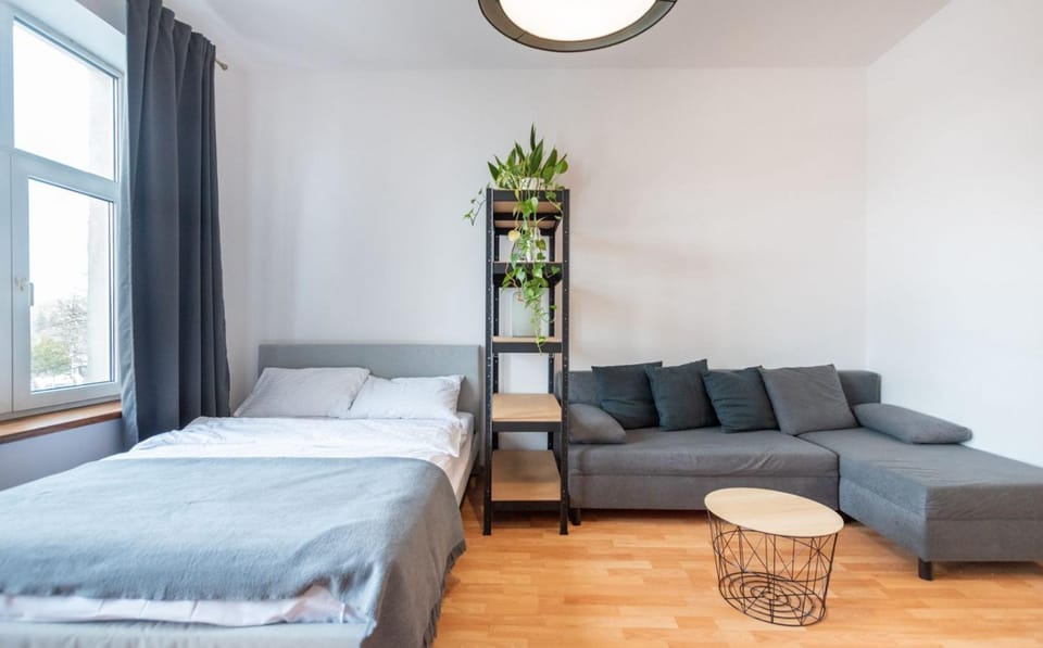 Bed, Seating area