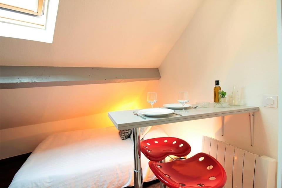 Bed, Other, Photo of the whole room, Dining area, Bedroom, hair dresser