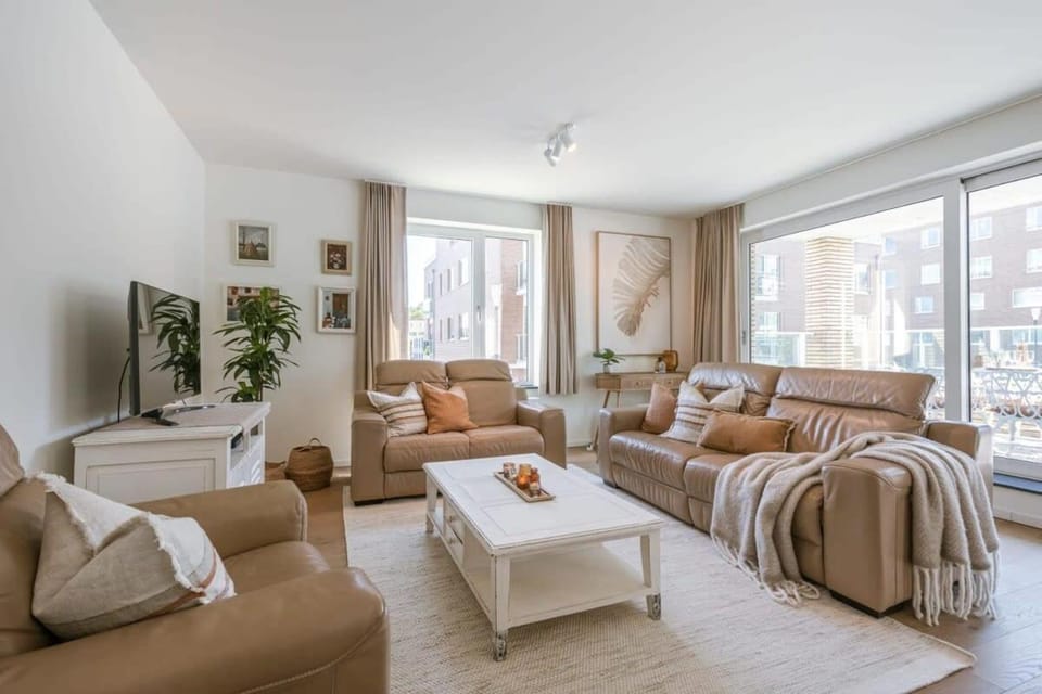Living room, Photo of the whole room