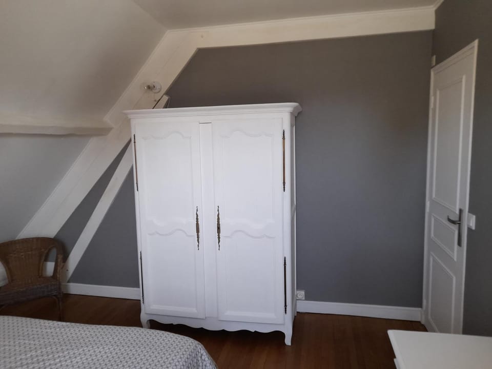Bedroom, wardrobe