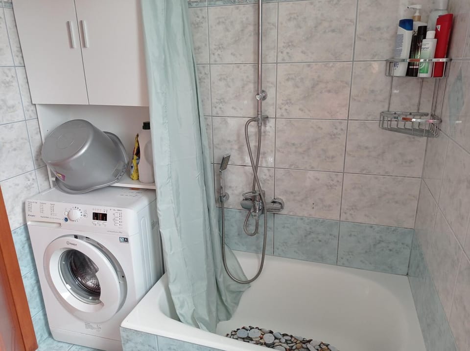 Bathroom, washing machine