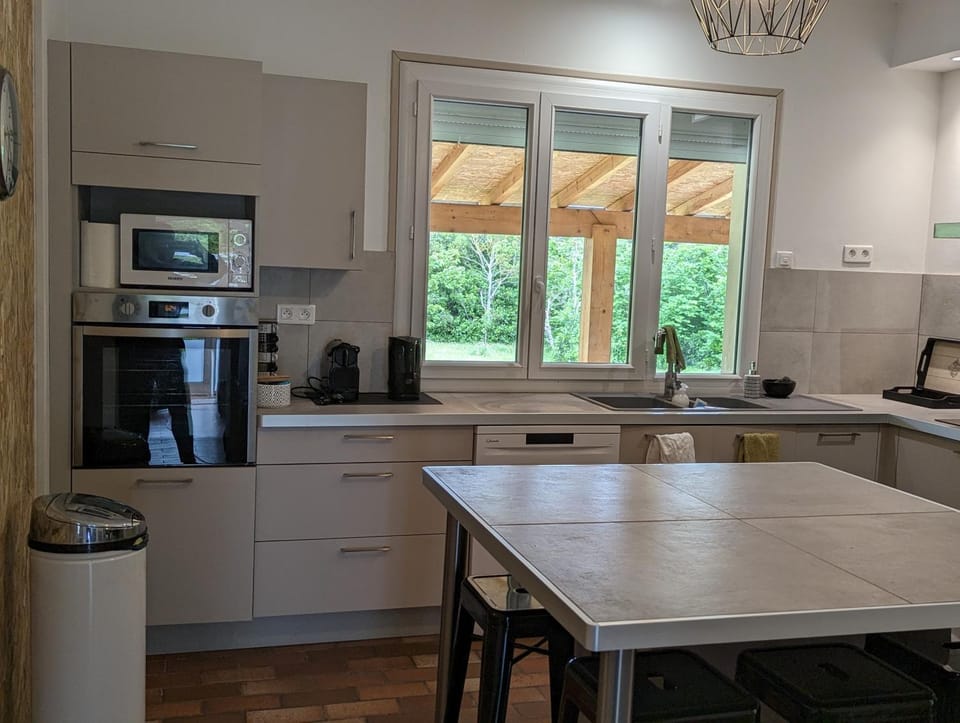 Coffee/tea facilities, Kitchen or kitchenette, dishwasher, minibar, pet friendly, stove, toaster