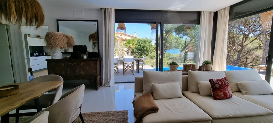 Casa Blanca Villa in Baix Empordà