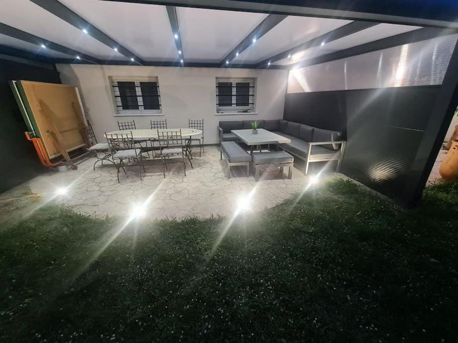 Patio, Garden, Dining area, Garden view