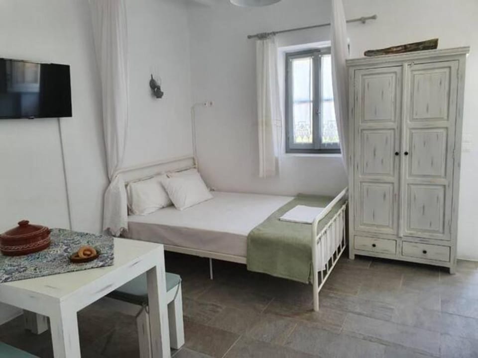 Merope seaside house House in Milos