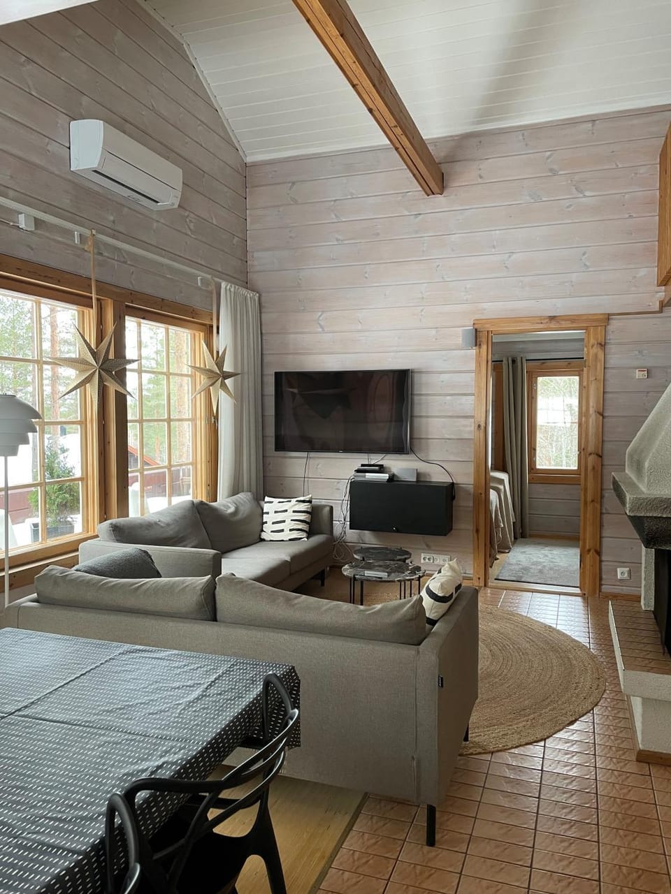Living room, Photo of the whole room, fireplace, air conditioner
