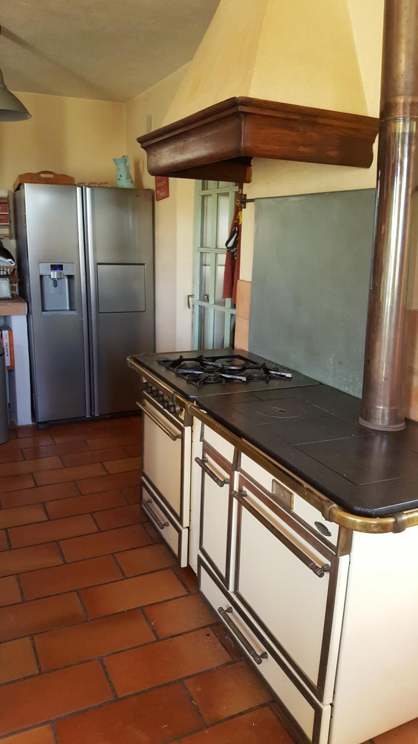 Kitchen or kitchenette, pet friendly, stove