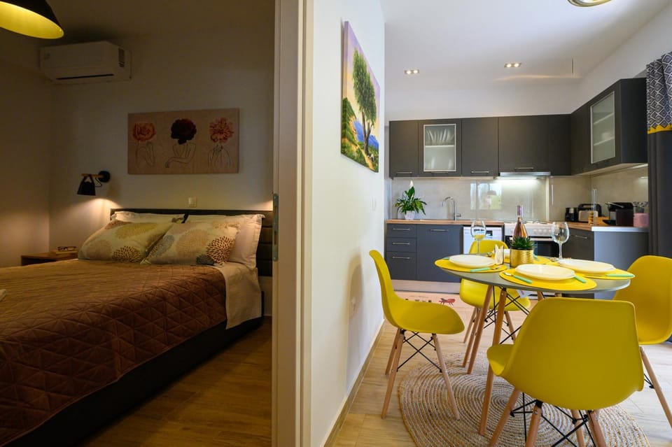 Bed, Dining area, Bedroom, kitchen