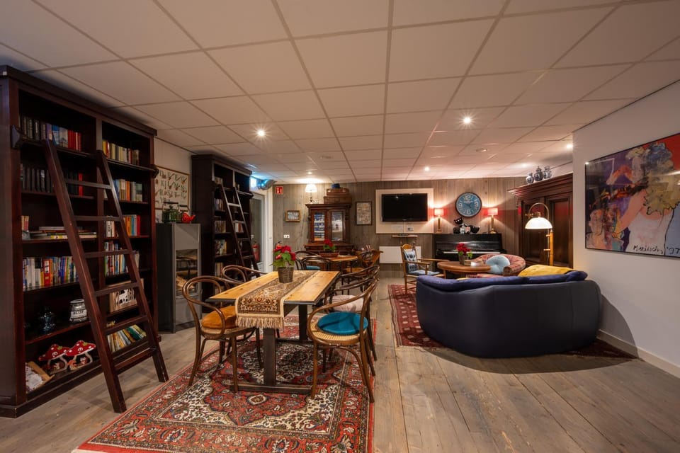 B&B Stations Koffiehuis Bed and Breakfast in Friesland, Netherlands
