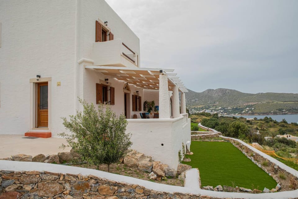 Manos' Edem House in Decentralized Administration of the Aegean