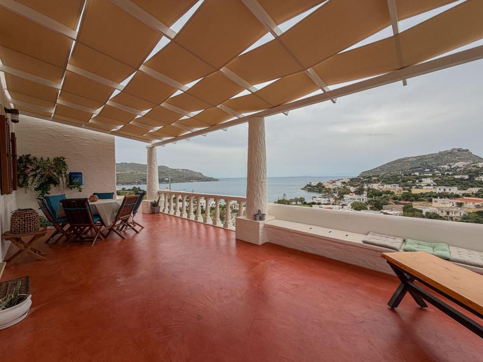 Manos' Edem House in Decentralized Administration of the Aegean