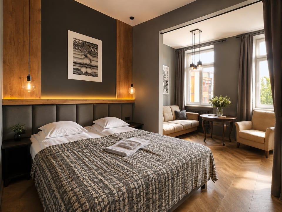 Living room, Photo of the whole room, Seating area, Bedroom, towels