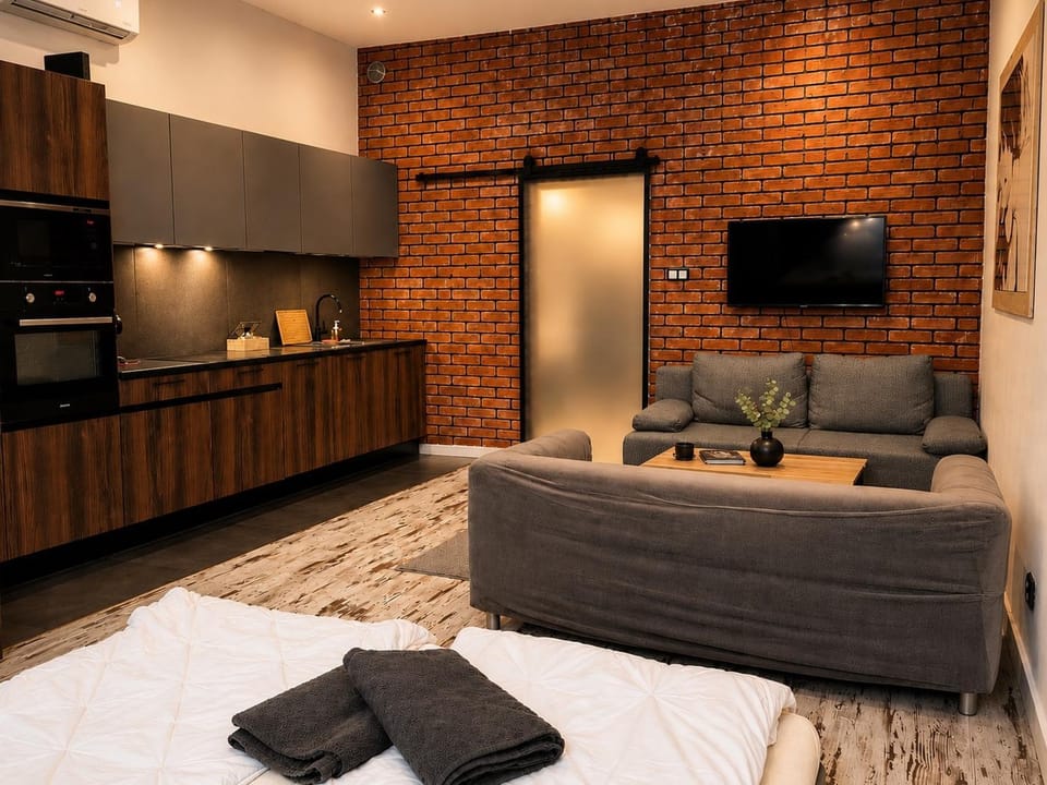 Communal lounge/ TV room, TV and multimedia, Kitchen or kitchenette, Living room, Seating area, Evening entertainment