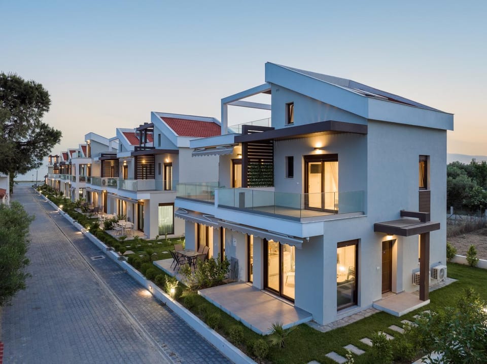 Property building, Garden view, Street view