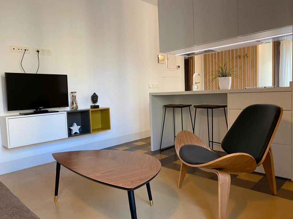Communal lounge/ TV room, Dining area