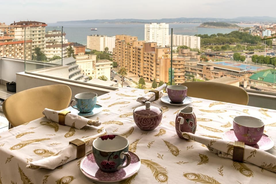 Natural landscape, Balcony/Terrace, City view, Sea view