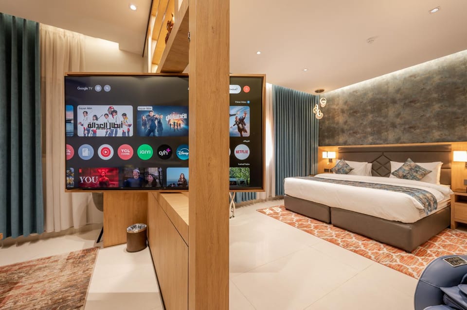 Bed, TV and multimedia, Photo of the whole room, Evening entertainment, Bedroom, wardrobe