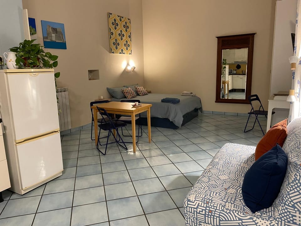 Bedroom, Lunch