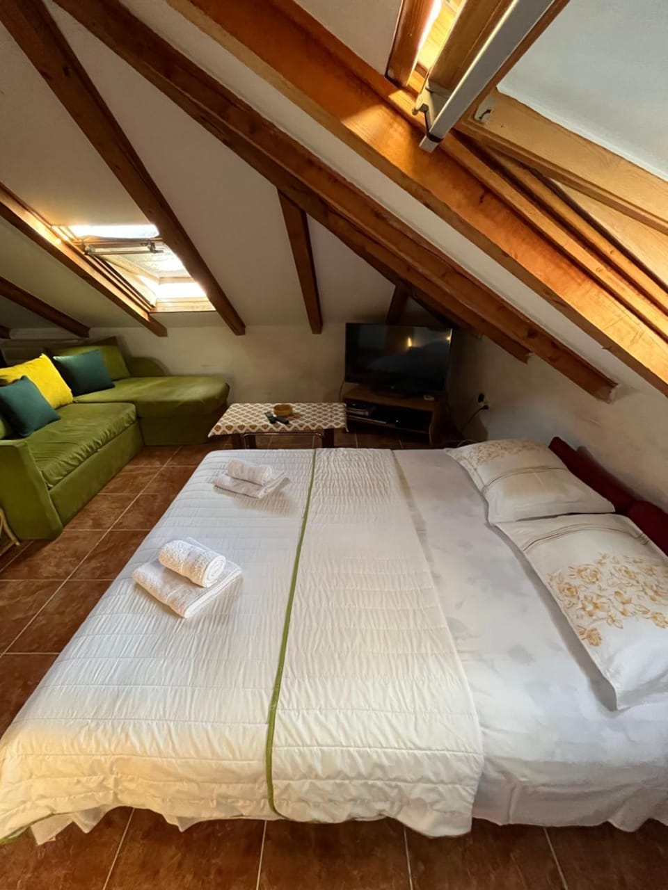 Bed, TV and multimedia