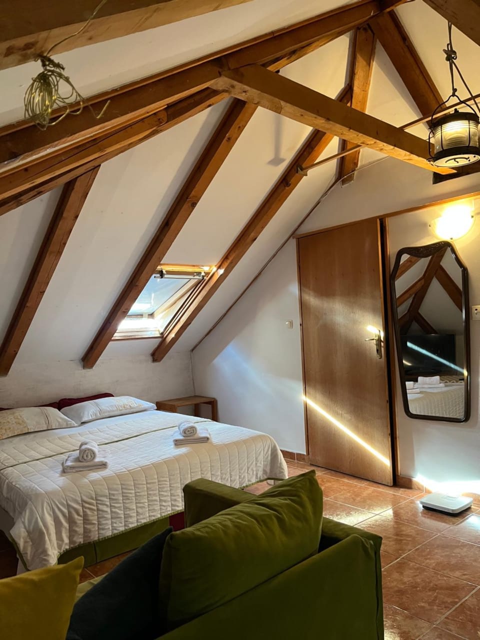 Bed, Living room